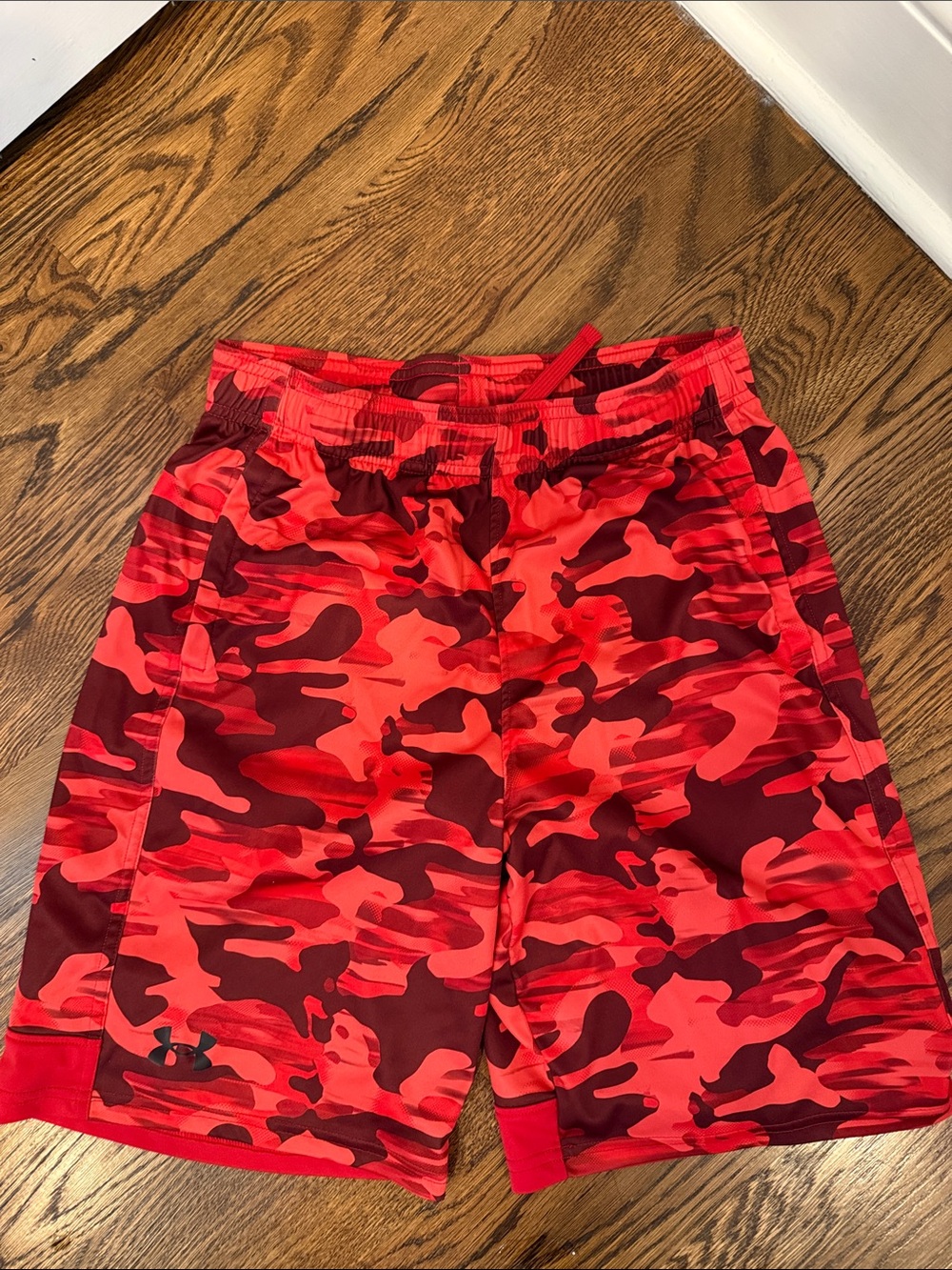 Like new Boys L Under Armour Red and Maroon Camo Kids Athletic Shorts